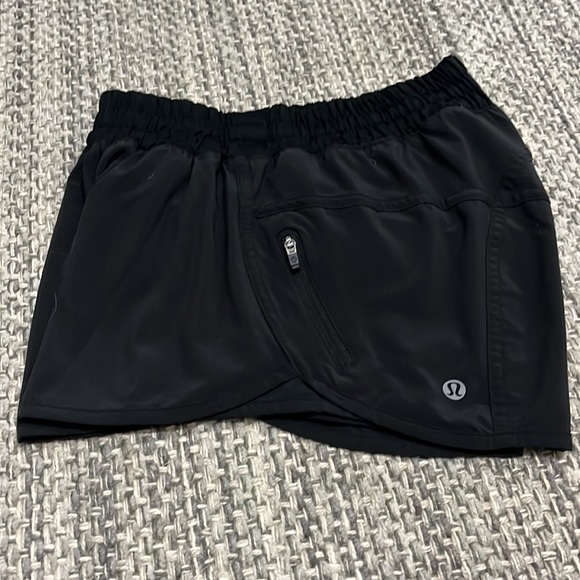 Lululemon Tracker Short ~ Black ~ Size 4 - Picture 3 of 6
